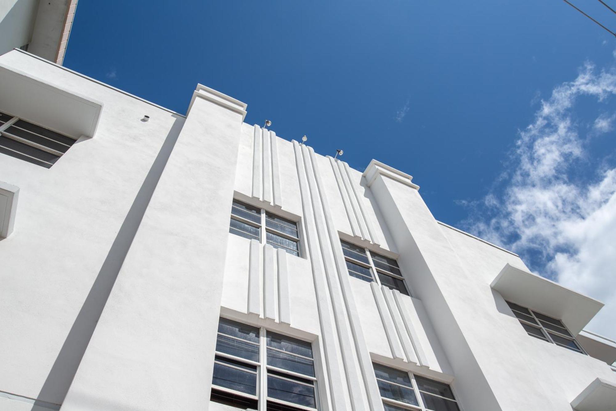 Ocean Drive Apartments - Miami Beach — Photos 1